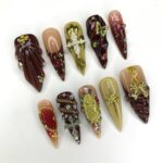 Red & Gold Renaissance Long Stiletto Press On Nails, Unique Design Royal Theme Fake Nail Art for Birthday, Holiday, Vacation, Gift For Her - Image 2