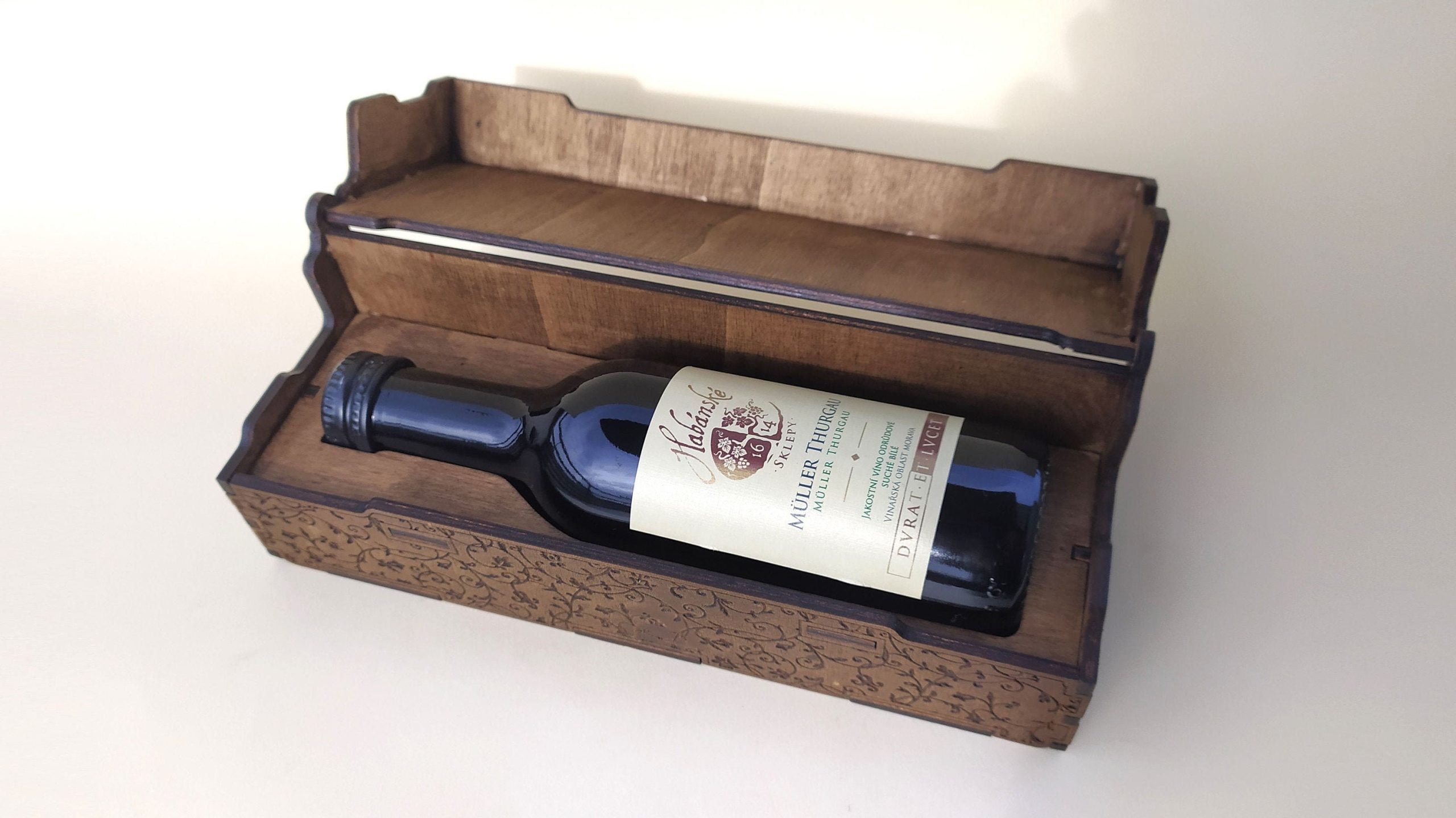 il_fullxfull.2654677647_szoy.jpg Laser Cut Wine Box for 187ml Bottle (SVG, PDF, CDR) - Image 1