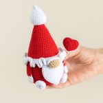 Crochet patterns gnome with heart, Valentine amigurumi gnome pattern, Valentine crochet gnome pattern, Crochet valentine gnome pattern - Image 3