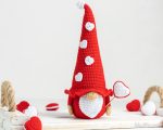 Crochet patterns gnome with heart, Crochet valentine gnome pattern, Crochet gnome amigurumi pattern, Valentines day gnome crochet pattern - Image 8