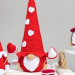 Crochet patterns gnome with heart, Crochet valentine gnome pattern, Crochet gnome amigurumi pattern, Valentines day gnome crochet pattern - Image 4