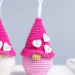 Crochet patterns gnome keychain with crochet heart, Crochet keychain amigurumi pattern, Crochet Valentines day pattern,  Small crochet decor - Image 4