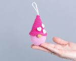Crochet patterns gnome keychain with crochet heart, Crochet keychain amigurumi pattern, Crochet Valentines day pattern,  Small crochet decor - Image 7