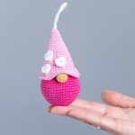 Crochet patterns gnome keychain with crochet heart, Crochet keychain amigurumi pattern, Crochet Valentines day pattern,  Small crochet decor - Image 9