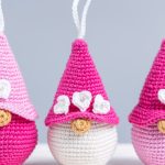 Crochet patterns gnome keychain with crochet heart, Crochet keychain amigurumi pattern, Crochet Valentines day pattern,  Small crochet decor - Image 5