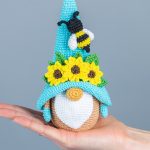 Crochet patterns Gnome with Bee and crochet flowers, Crochet bee pattern, Gnome amigurumi pattern, Crochet gnome pattern, Easter decorations - Image 8