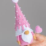 Crochet patterns gnome with crochet heart by Mufficorn, Crochet Valentine gnome pattern, Valentines day gnome crochet pattern, Crochet gift - Image 5