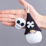 Halloween crochet keychain pattern gnome with skull ans spider, Keychain skull crochet pattern, Crochet Halloween spider gnome pattern - Image 8