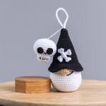 Halloween crochet keychain pattern gnome with skull ans spider, Keychain skull crochet pattern, Crochet Halloween spider gnome pattern - Image 7