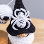 Halloween crochet keychain pattern gnome with skull ans spider, Keychain skull crochet pattern, Crochet Halloween spider gnome pattern - Image 5