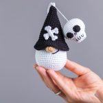 Halloween crochet keychain pattern gnome with skull ans spider, Keychain skull crochet pattern, Crochet Halloween spider gnome pattern - Image 9