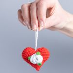 Crochet keychain pattern, Crochet heart pattern with flowers, Crochet flower pattern, Crochet Valentines day ornament, Crocget decorations - Image 5