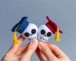 Halloween crochet patterns skull keychain, Graduation crochet skull pattern, Crochet skull amigurumi pattern, Crochet keychain pattern - Image 5