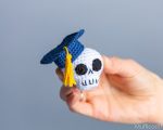Halloween crochet patterns skull keychain, Graduation crochet skull pattern, Crochet skull amigurumi pattern, Crochet keychain pattern - Image 7