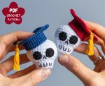 Halloween crochet patterns skull keychain, Graduation crochet skull pattern, Crochet skull amigurumi pattern, Crochet keychain pattern - Image 3