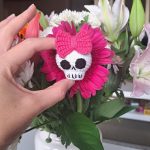 Halloween crochet pattern skull keychain with bow, Crochet skull pattern, Crochet Halloween amigurumi pattern, Crochet keychain pattern - Image 7